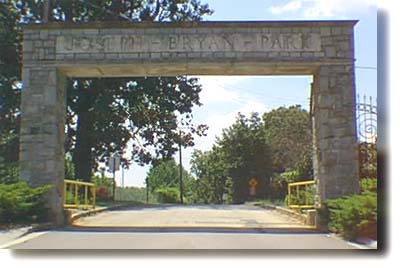 Entrance off Hermitage/Lakeside by I-95 overpass